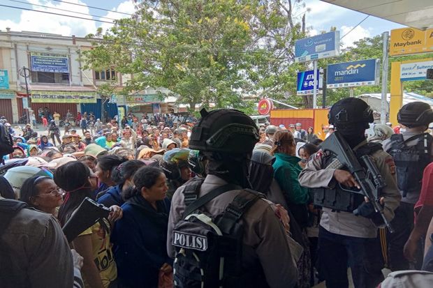 Kelaparan, Warga Palu dan Polisi Nyaris Ricuh di Depan Swalayan