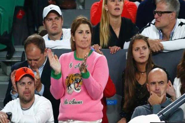 Sweater Pink Seharga Rp26 Juta Jadi Viral di Australia Terbuka 2017