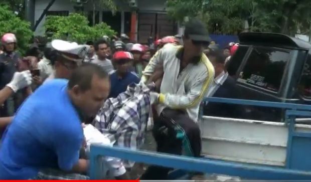 Minibus Tabrak Truk di Pantura Probolinggo 6 Penumpang Tewas 5 Luka