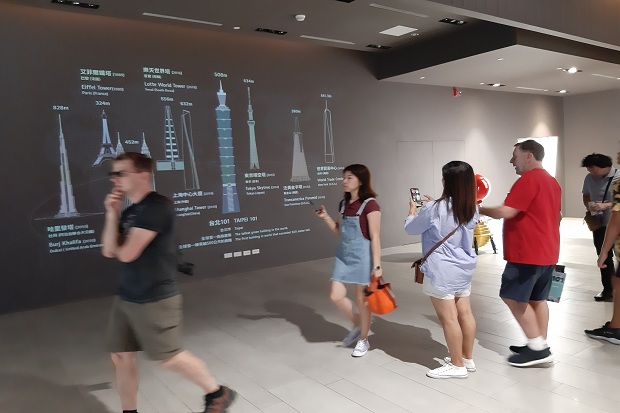 Menikmati Pesona Kota Taipei Sambil Berbelanja Barang Mewah di Gedung 101