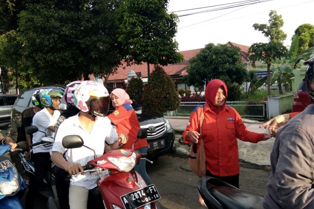 Rescue Perindo Bagikan Ratusan Takjil Gratis di Serang