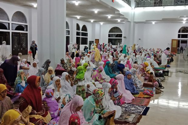 Tarawih Pertama, Jamaah Padati Masjid Raya Ahmad Yani Manado