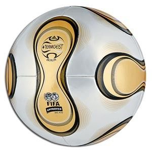 Bola Piala Dunia 2018 Tuai Kritik