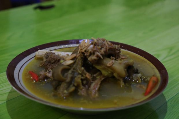 Menikmati Tengkleng Khas Solo Langganan Keluarga Presiden