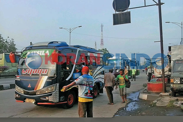 Jelang Cuti Lebaran, Kesemrawutan Tampak di Jakarta Barat