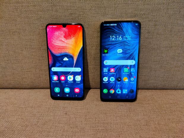 Realme X vs Samsung Galaxy A50, Siapa Lebih Menarik?