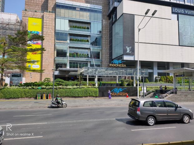 Realme X vs Samsung Galaxy A50, Siapa Lebih Menarik?