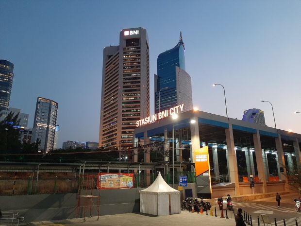 Realme X vs Samsung Galaxy A50, Siapa Lebih Menarik?