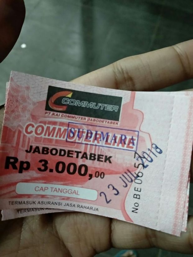 KMT Belum Bisa Digunakan, 3 Stasiun Ini Alami Antrean Panjang