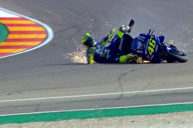 Crutchlow Tercepat di FP3, Rossi Jatuh