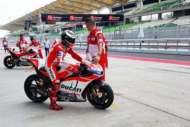 Tim Ducati Corse dalam tes pramusim I MotoGP 2017 di Sirkuit Sepang Malaysia. (Foto-Ducati)