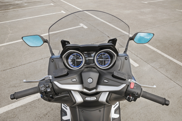 Yamaha TMAX DX, Skutik Super Nyaman Walau Gas Dibetot Habis