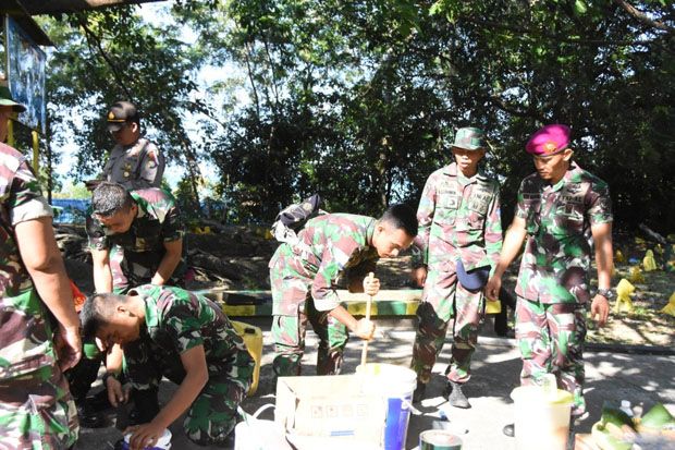 Polres Tanjungpinang dan TNI Gelar Bersih-bersih di Pulau Penyengat