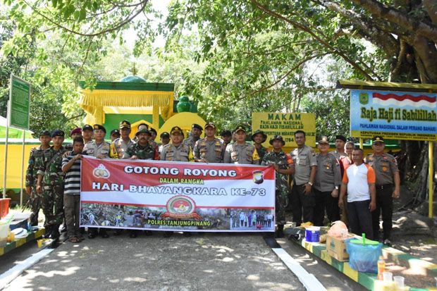 Polres Tanjungpinang dan TNI Gelar Bersih-bersih di Pulau Penyengat