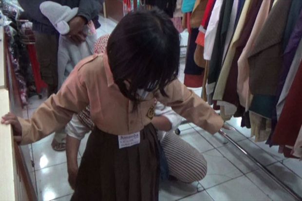 Jelang Tahun Ajaran Baru, Toko Perlengkapan Sekolah Diserbu Pembeli
