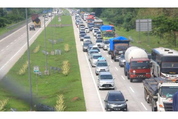 Gerbang Tol Cipali Padat hingga 1 Kilometer, Petugas Buka 9 Loket