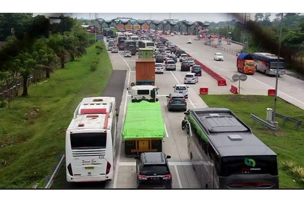 Gerbang Tol Cipali Padat hingga 1 Kilometer, Petugas Buka 9 Loket