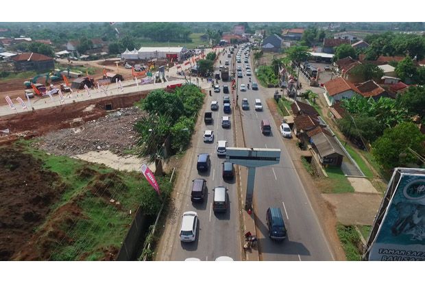 Jalur Pantura Batang-Kendal Padat Tol Gringsing Dibuka Tutup