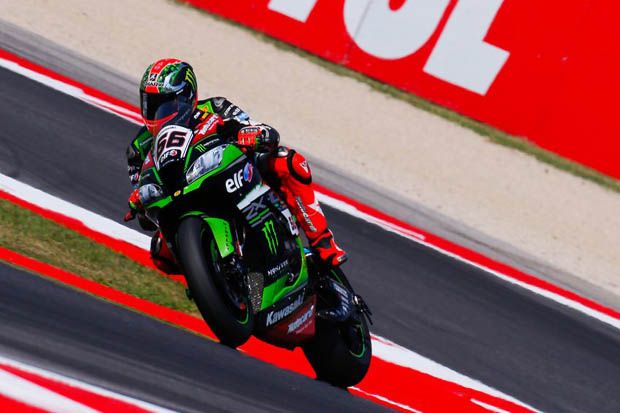 Tom Sykes (Kawasaki Racing) pada sesi latihan bebas I WSBK San Marino 2017. (Foto-WSBK)