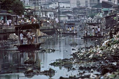 Kawasan Kumuh di Berbagai Negara, Warga Tinggal di Kuburan