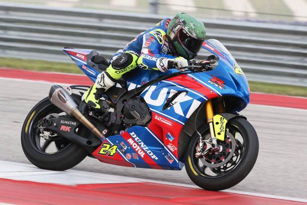 Toni Elias membalap untuk tim Suzuki di MotoAmerica 2017. (Foto-Istimewa) Toni Elias membalap untuk tim Suzuki di MotoAmerica 2017. (Foto-Istimewa)