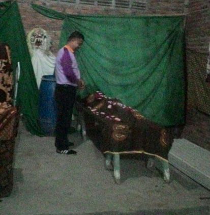 Pocong dan Kuntilanak Jadi Petugas TPS 007 Semarang