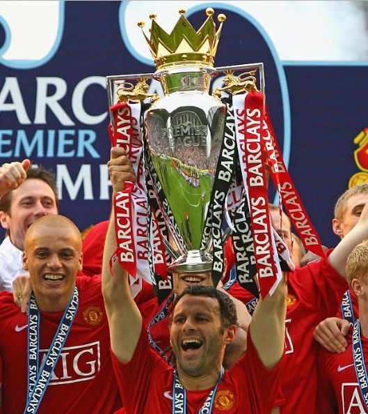 10 Pesepak Bola dengan Jumlah Trofi Terbanyak