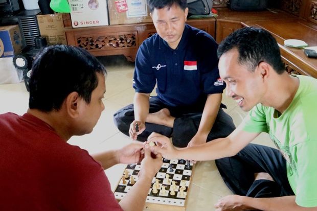 Di Sepanjang 'Jalan Gelap', Nyala Harapan Terbentang