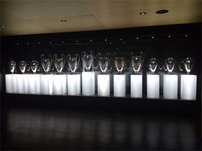 Menembus Lorong Santiago Bernabeu