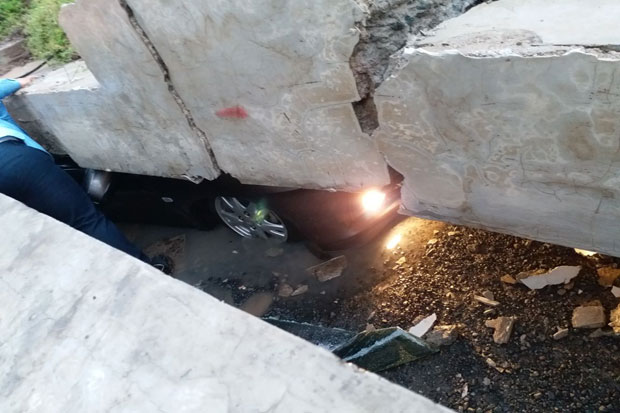 Tembok Underpass Bandara Soetta Longsor, Mobil Brio Terkubur