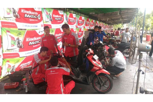 Mahasiswa FT Unnes Cetak Rekor Servis Motor Gratis 24 Jam Nonstop