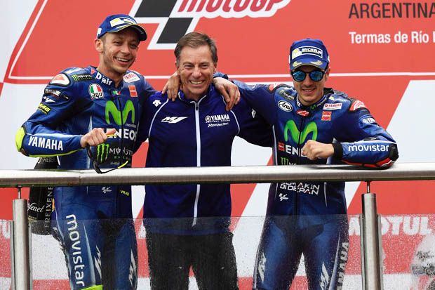 Valentino Rossi-Lin Jarvis-Maverick Vinales (Yamaha Factory Racing) di MotoGP Argentina 2017 Sirkuit Termas de Rio Hondo. (Foto-yamaha) 1