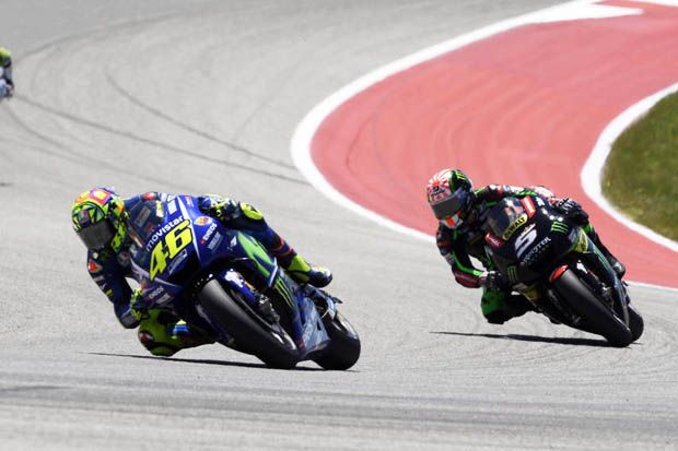 Valentino Rossi ketika dibuntuti oleh Johann Zarco pada lomba MotoGP Austin 2017. (Foto-Motorsport Total-Yamaha)