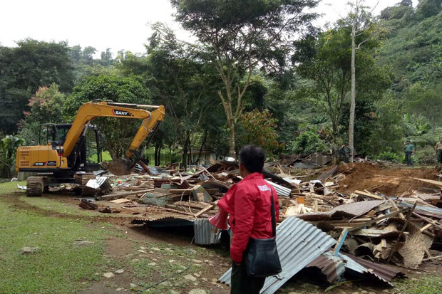 Belasan Vila di Kawasan Puncak Bogor Dibongkar Rata dengan Tanah