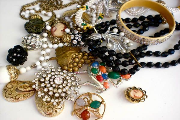 5 Item Vintage yang Bakal Jadi Tren Fashion Tahun Ini