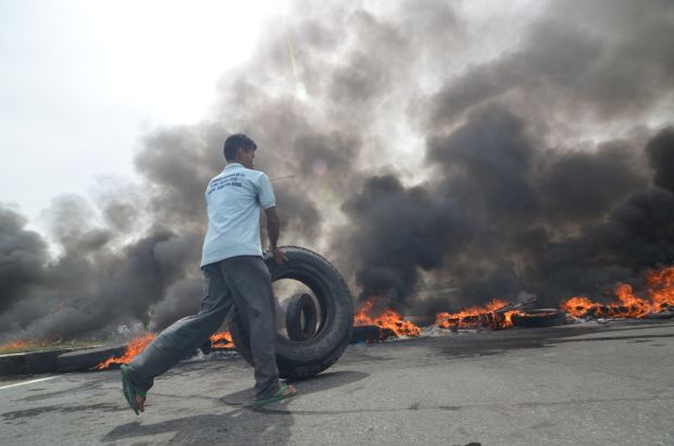 Sertifikat Diblokir, Ribuan Warga Blokade Jalan By Pass Padang