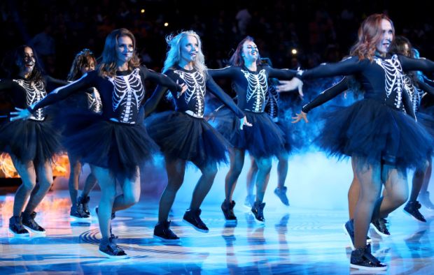 Warriors Tambah Derita Pelicans di Hari Halloween