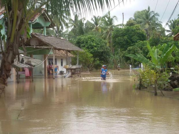 Banjir di Lampung Selatan Capai 2 Meter, Pengungsi Bertambah Ratusan Jiwa