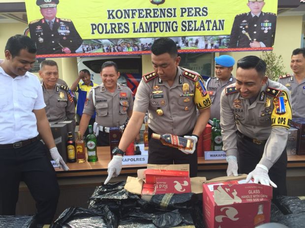 Ribuan Miras Impor Senilai Rp7,5 Miliar Disita dari Pelabuhan Bakauheni