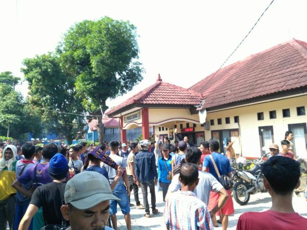 Serang Mapolsek Bayah, Ratusan Nelayan Rusak Kendaraan Patroli