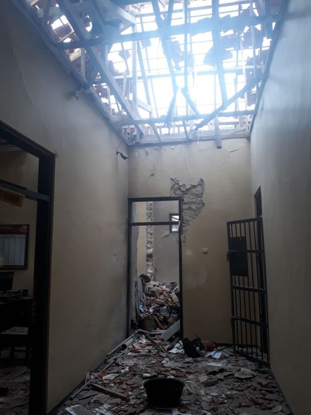 Mapolsek Gili Genting Sumenep Diguncang Ledakan