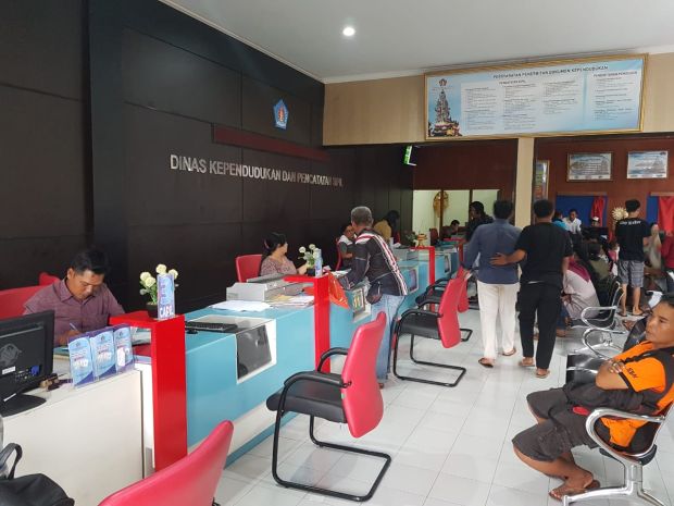 ASN yang Melayani Warga di Hari Libur Tegak Lurus Laksanakan Arahan Mendagri