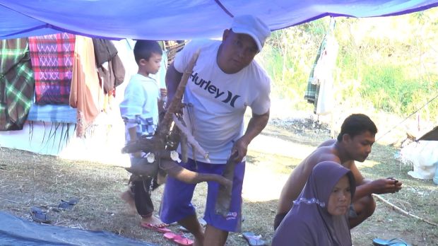 3 Hari Terisolir Korban Gempa Lombok Terpaksa Makan Singkong