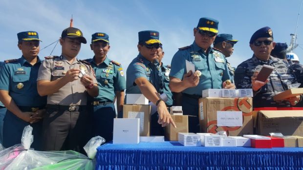 Ribuan Ponsel Selundupan asal Korea dan China Disita TNI AL