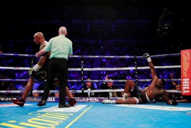 Sempat Terkapar, Dillian Whyte Sukses Atasi Oscar Rivas