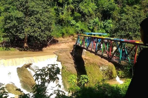 Menikmati Pesona Air Terjun Kedung Pengilon