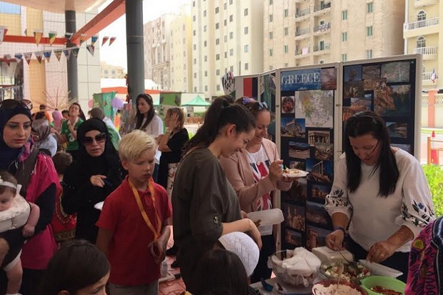 Indonesian Promosikan Batik di Festival International Day Qatar