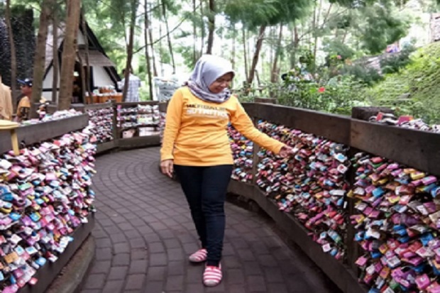 5 Destinasi Indonesia yang Hadirkan Gembok Cinta Seperti di Korea