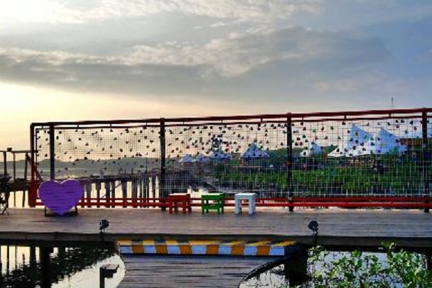 5 Destinasi Indonesia yang Hadirkan Gembok Cinta Seperti di Korea