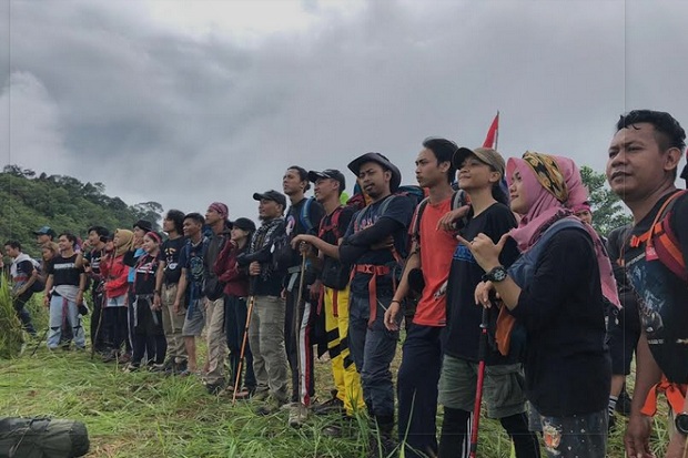 Sejuta Pesona Puncak Bukit Selisiak, Kalimantan Barat